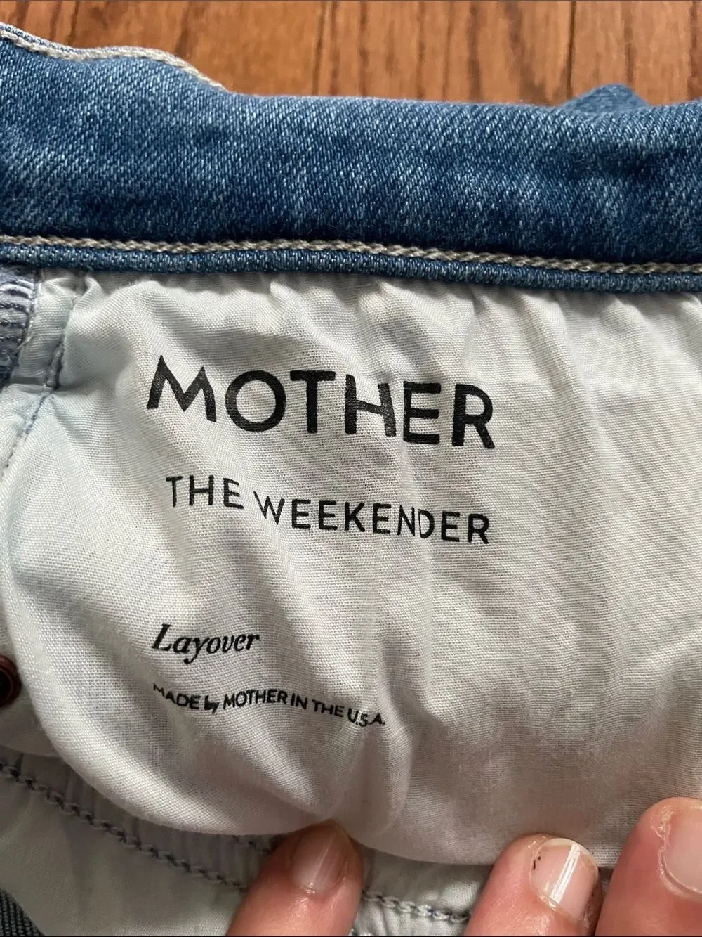 MOTHER The Weekender Layover Flare Jeans Medium Wash Women’s Sz 32